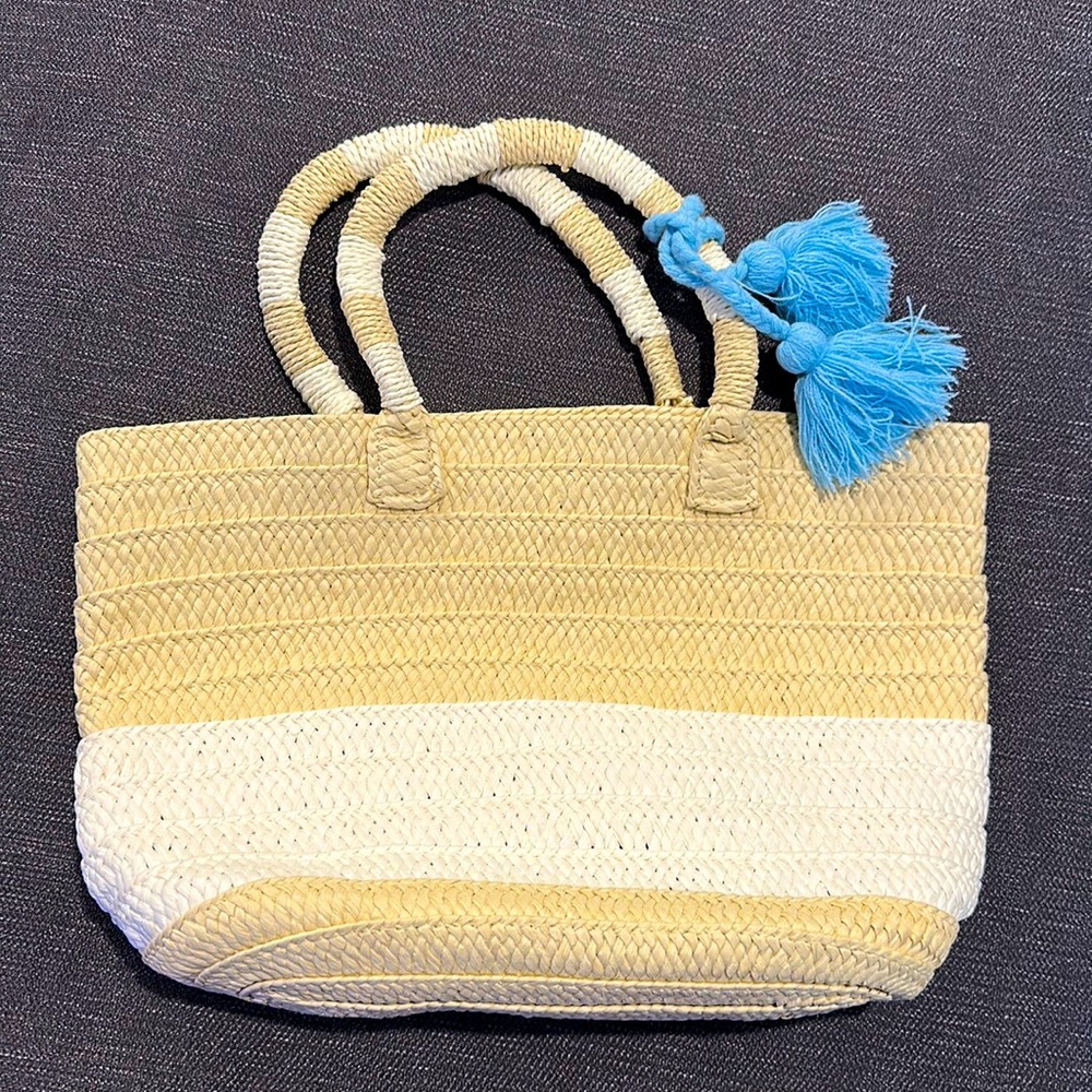 Beach tote woven
